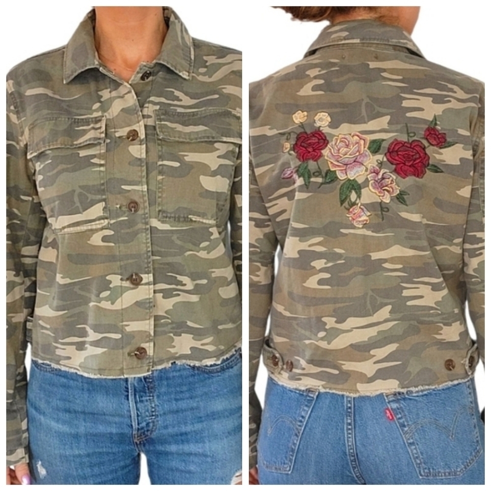 Maurices Camo Button Down Embroidered Roses Shirt Size Medium Green